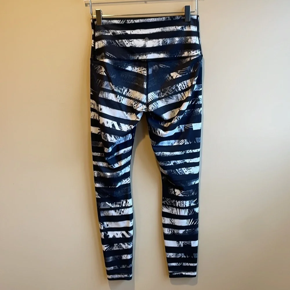 Lululemon Wunder Under Roll Down in Shady Palms Size 8